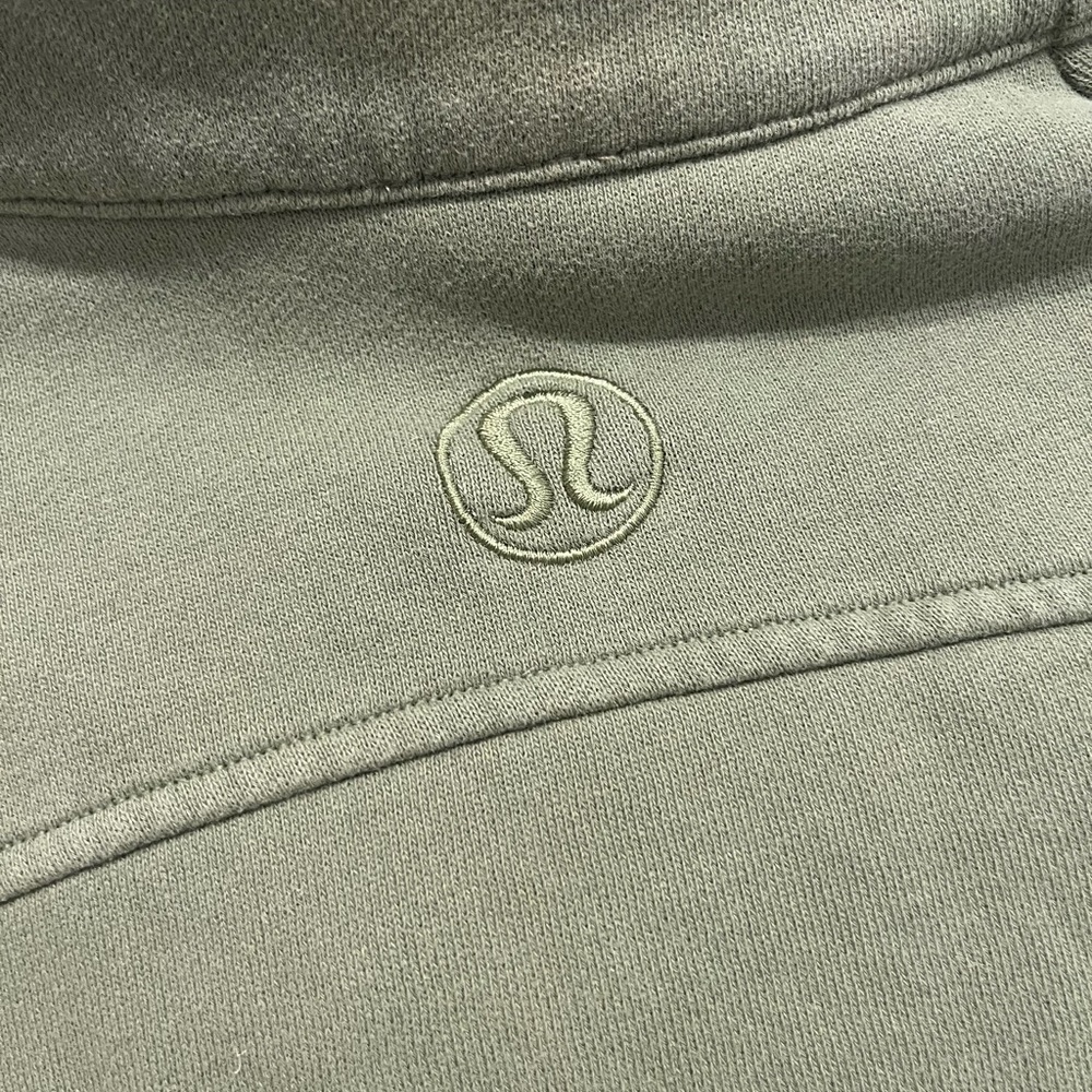 Lululemon Women’s M/L Scuba Top / Half Zip